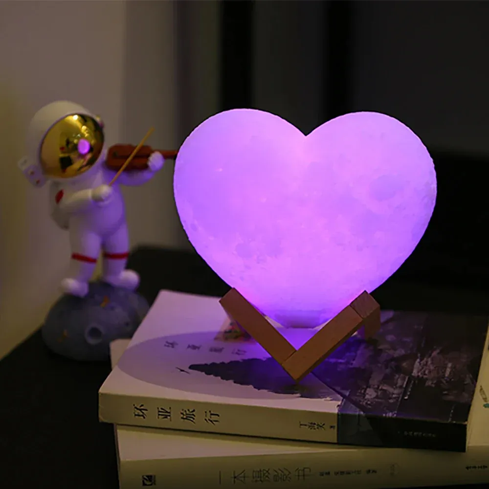 Lampe d'ambiance LED en forme de coeur à couleur variable – Image 2